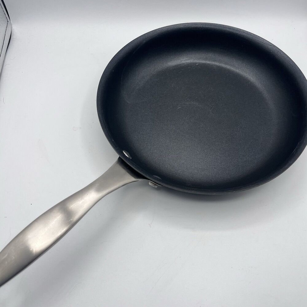 Belgique 9.5 inch Skillet Hard Anodized - Picture 2 of 16